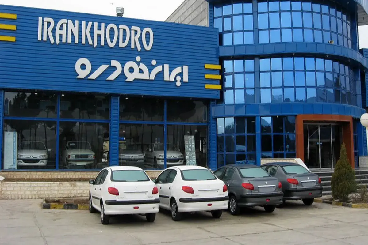 آخرین قیمت محصولات ایران خودرو (۱۹ آبان ۱۴۰۴)؛ مقایسه نرخ بازار و کارخانه