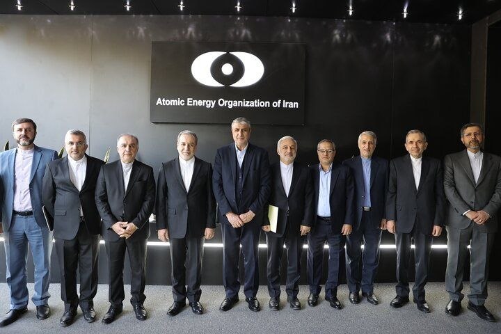 وزیر امور خارجه از نمایشگاه دستاوردهای صنعت هسته‌ای بازدید کرد