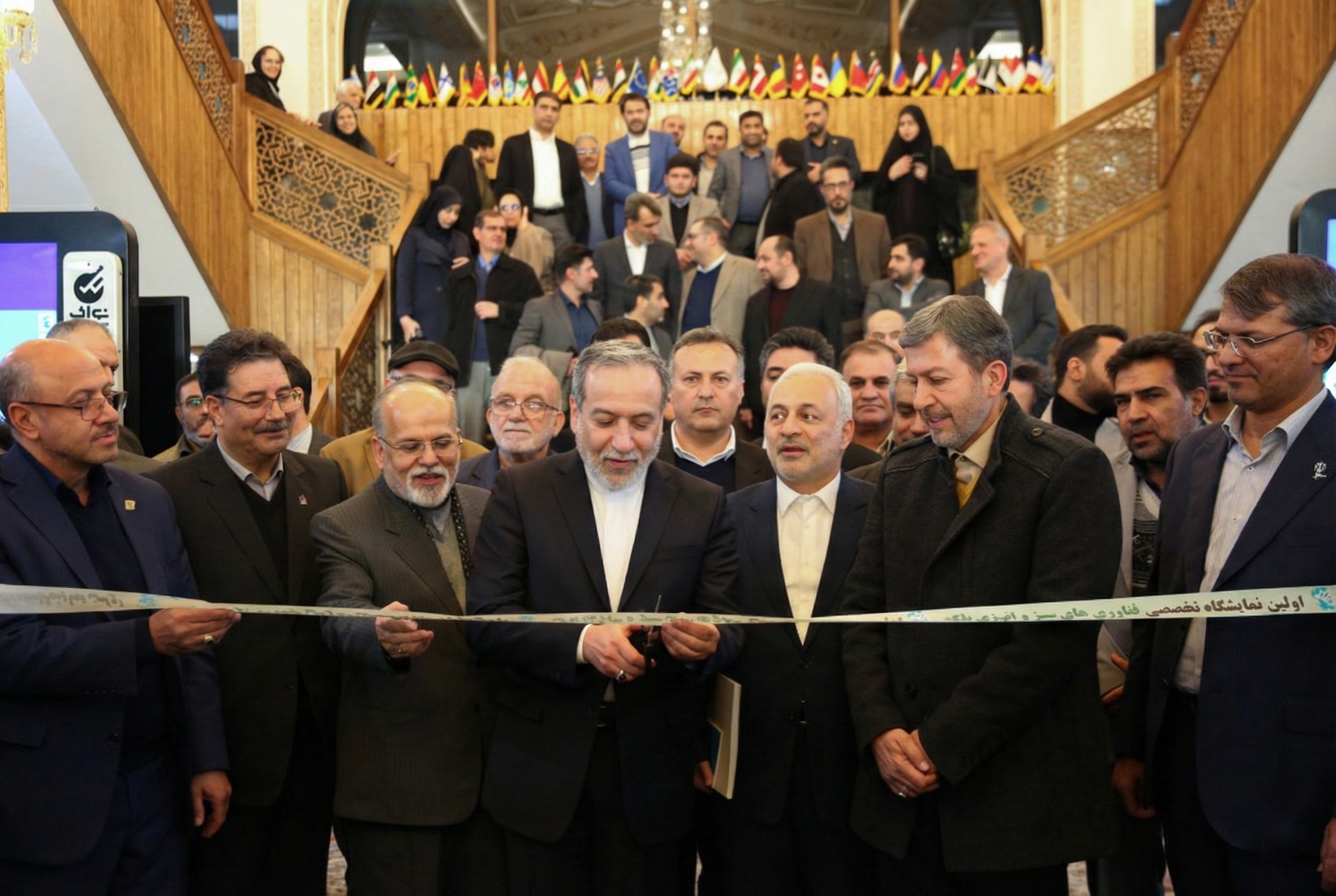 وزیر امور خارجه در اصفهان؛ از دیدار با فعالان اقتصادی تا افتتاح نمایشگاه فناوری‌های سبز