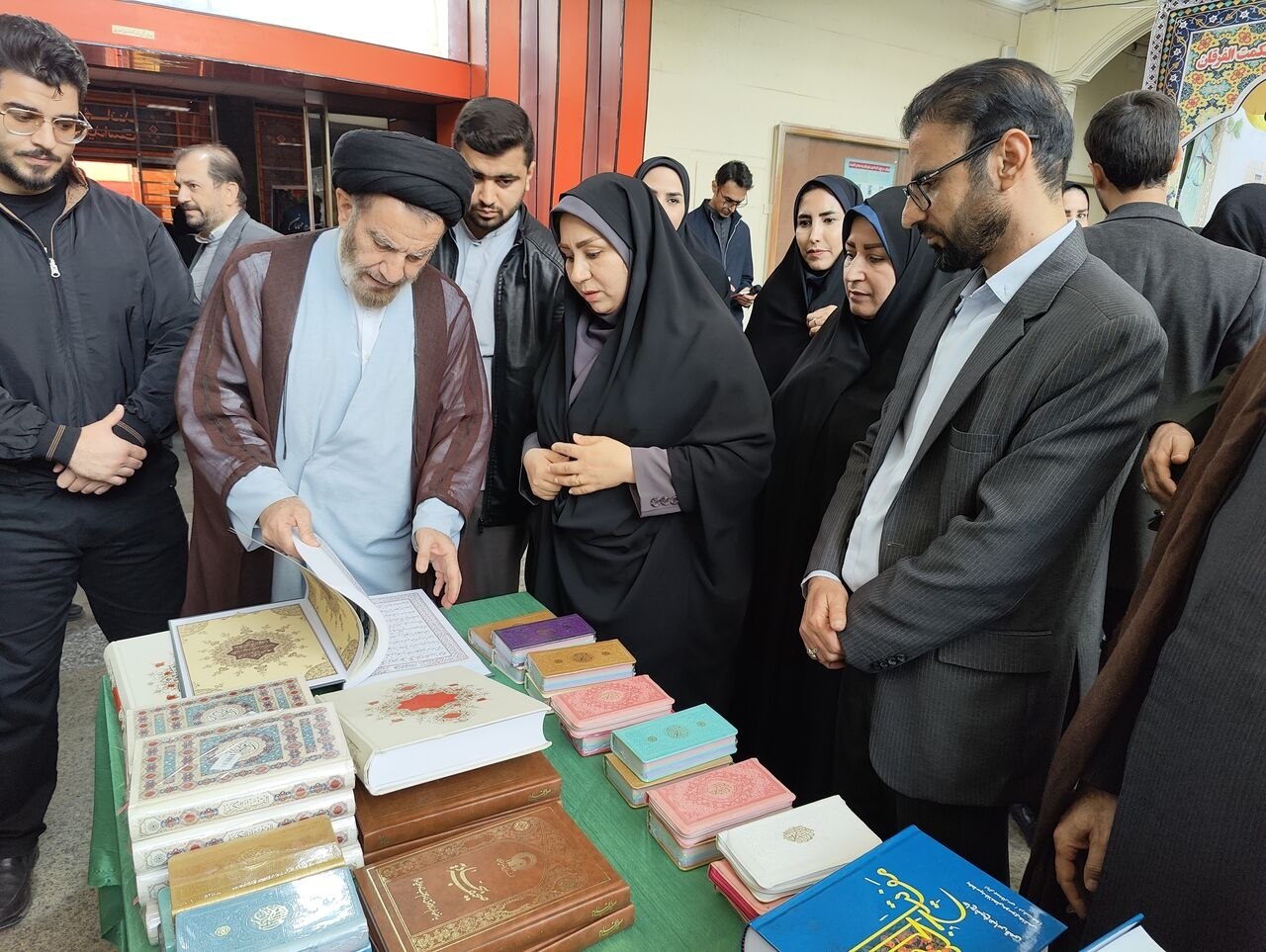 ترویج سبک زندگی اسلامی با افتتاح نمایشگاه قرآن در لرستان